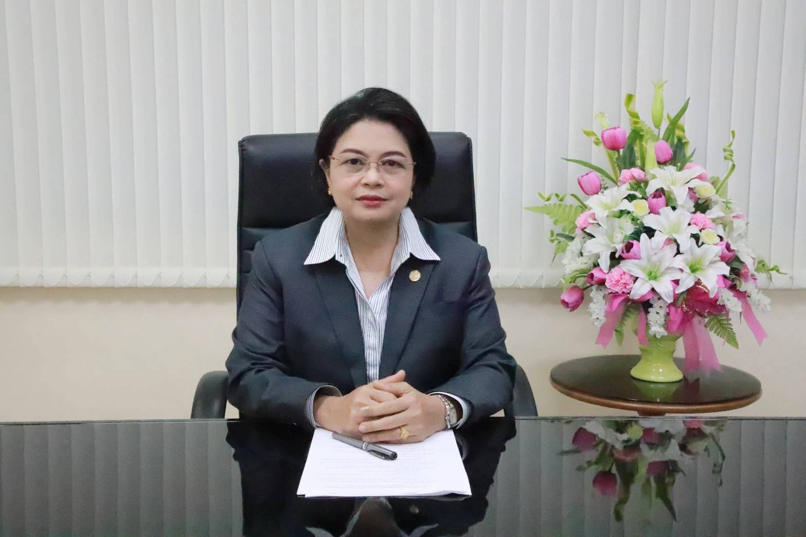 ﻿กรณี พล.ต.เหรียญทอง แน่นหนา ผู้อำนวยการโรงพยาบาลมงกุฎวัฒนะ โพสต์เฟซบุ๊กขอบคุณอธิบดีกรมบังคับคดี ที่สั่งการให้เจ้าหน้าบังคับคดีดำเนินการขับไล่พ่อค้าแม่ค้าที่บุกรุกที่ดินครอบครัวรุจิรวงศ์ หลังศาลพิพากษา